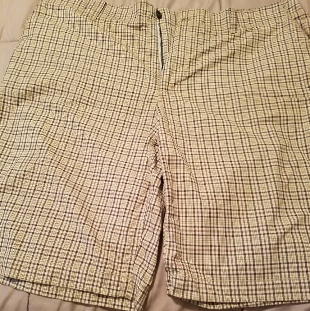 Men Old Navy shorts size 42